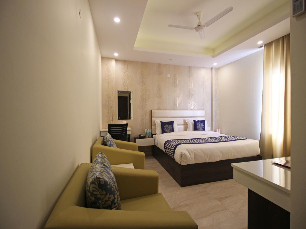 Oyo 8132 Hotel Kukreja 데라둔 외부 사진