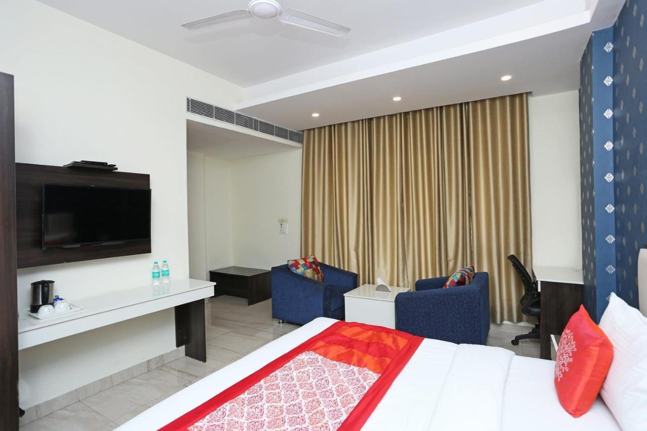 Oyo 8132 Hotel Kukreja 데라둔 외부 사진