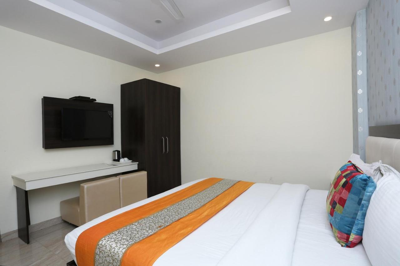 Oyo 8132 Hotel Kukreja 데라둔 외부 사진