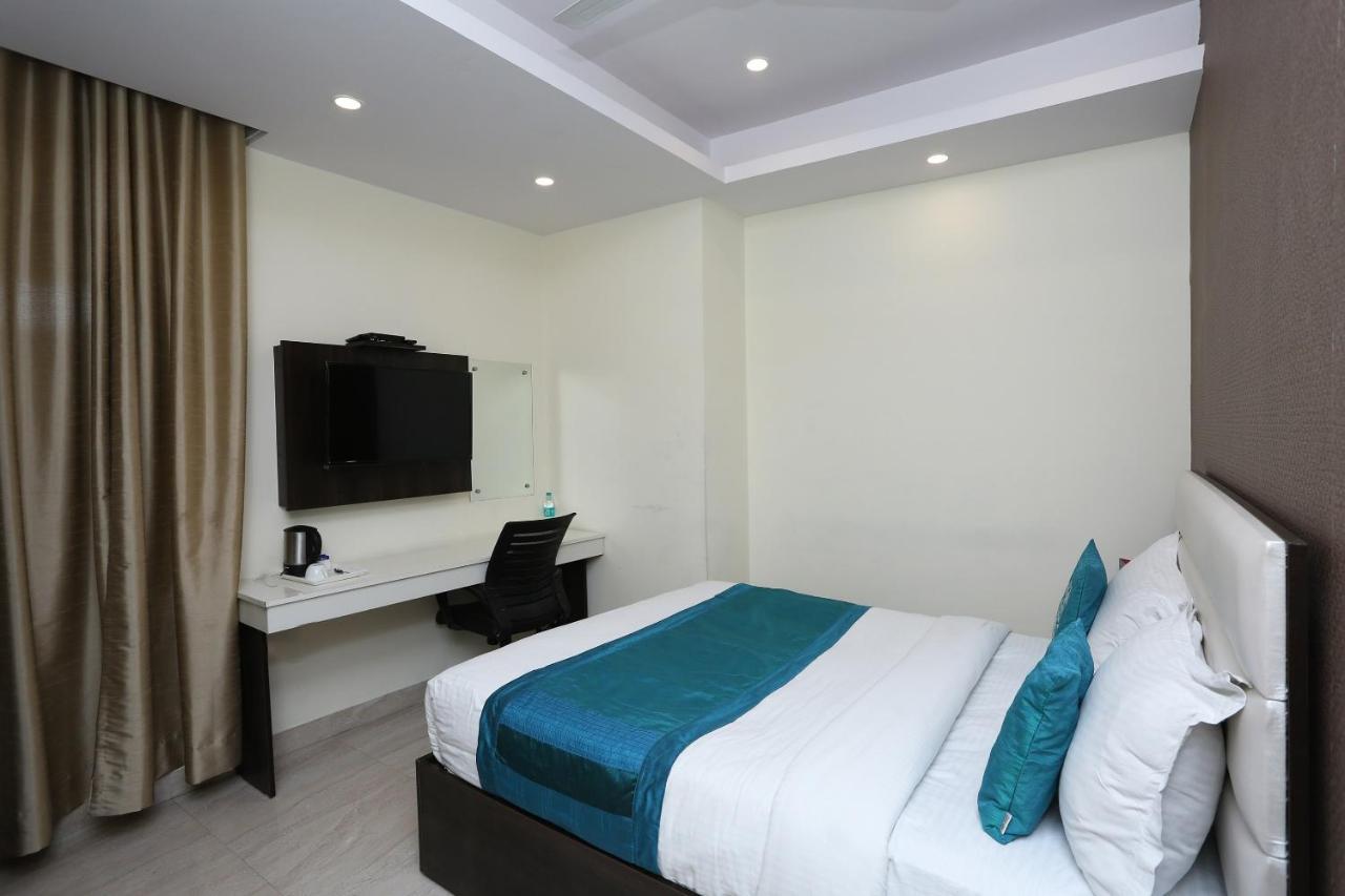 Oyo 8132 Hotel Kukreja 데라둔 외부 사진
